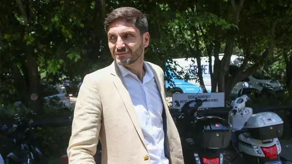 Pullaro firmó decreto que pone fin a la no repitencia en las escuelas secundarias de Santa Fe