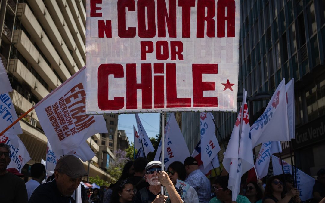 Plebiscito en Chile rechazó una nueva Constitución y sigue la de Pinochet