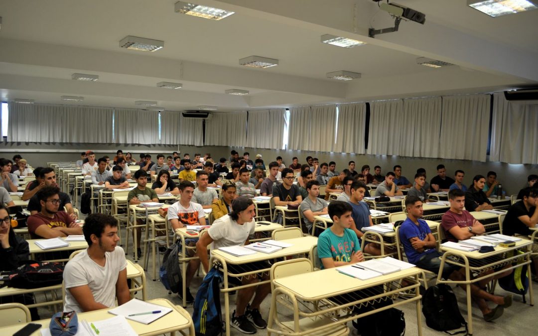 La Ley Ómnibus establece que los extranjeros deberán pagar en las universidades públicas