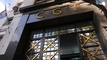 La Justicia aceptó levantar la feria para tratar el amparo de la CGT contra el DNU de Javier Milei