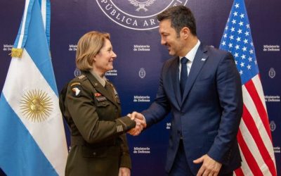 Jefa militar de Estados Unidos se reunió con Luis Petri