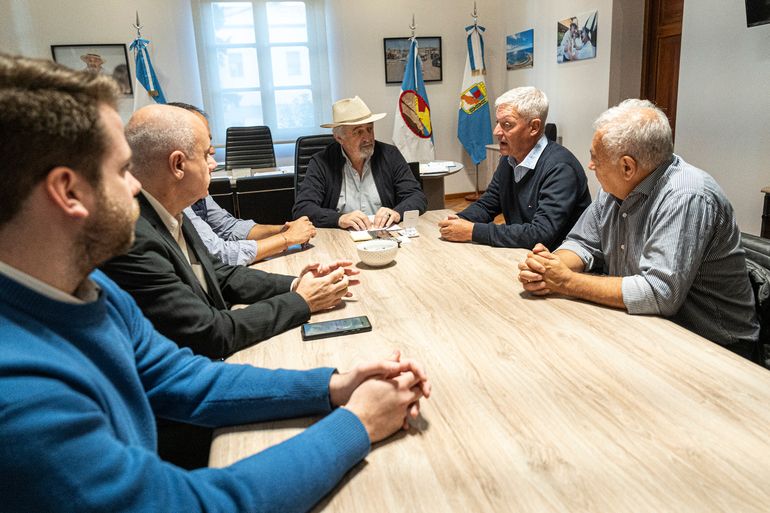 Pecom le confirmó al intendente Macharashvili la intención de quedarse con las áreas de YPF