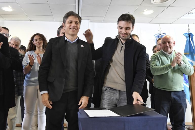 Gobernadores Torres y Kicillof firmaron en Chubut un convenio de colaboración
