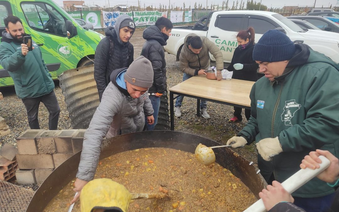 CAMIONEROS JUNTO A CGT ZONA SUR REALIZÓ OLLA POPULAR EN RÍO GALLEGOS