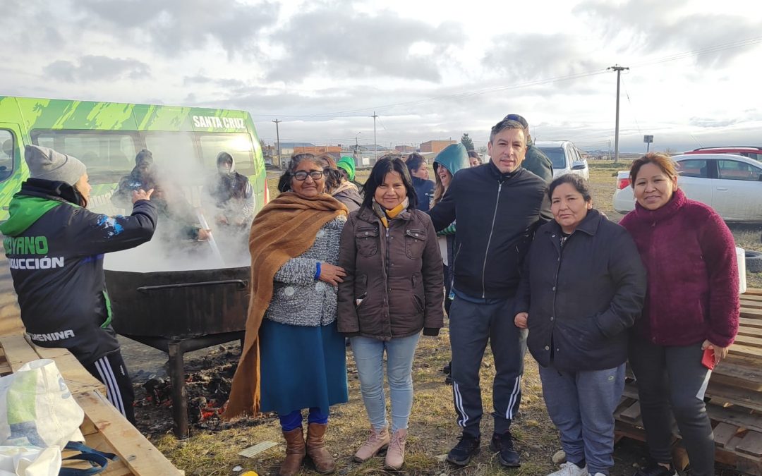 CAMIONEROS PRESENTE CON NUEVA JORNADA SOLIDARIA EN RÍO GALLEGOS JUNTO AL MERENDERO «MANITOS VERDES»