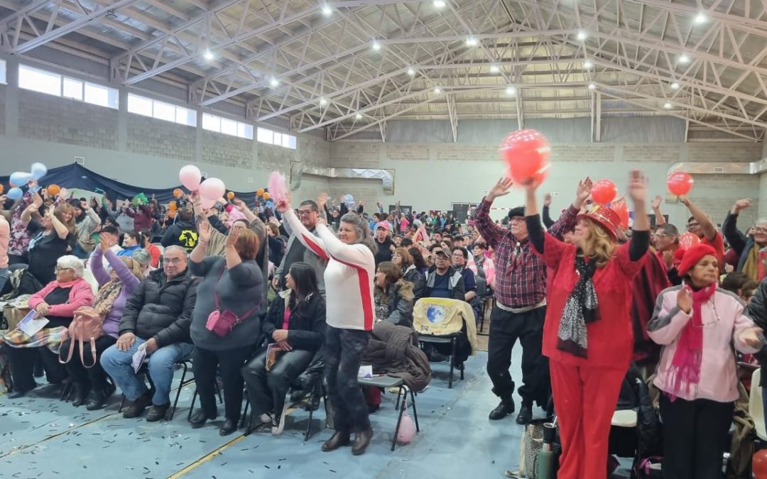 Cientos de Vecinos Disfrutaron de una Tarde de Bingo y Diversión