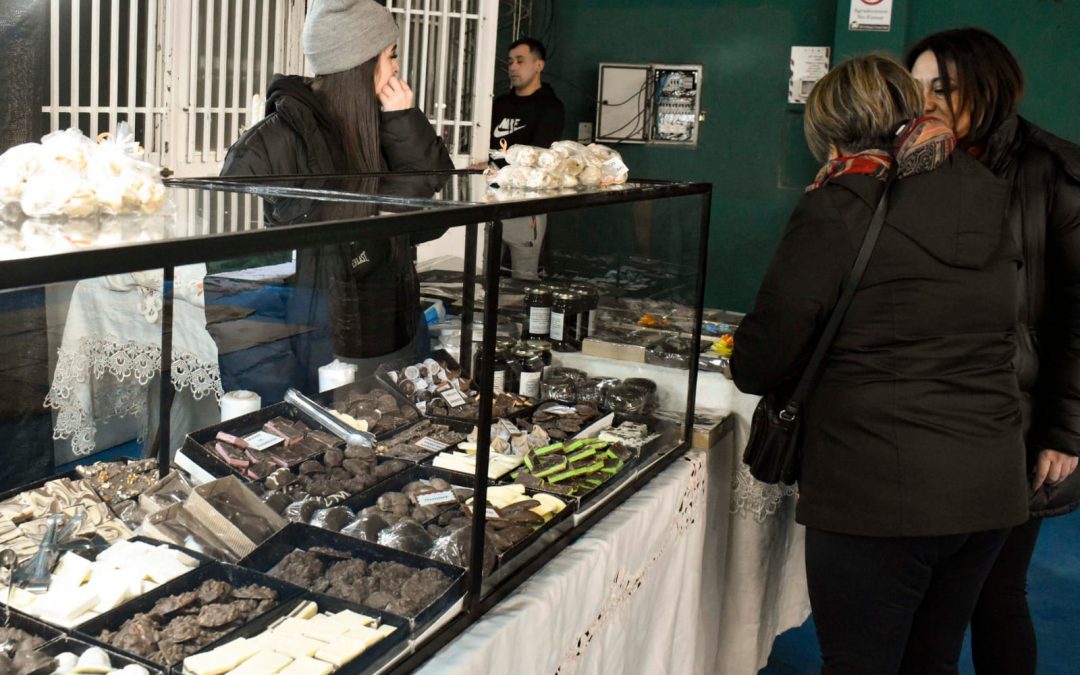 Tennis Club: Historias de viaje y artesanía en la Feria de la Muni