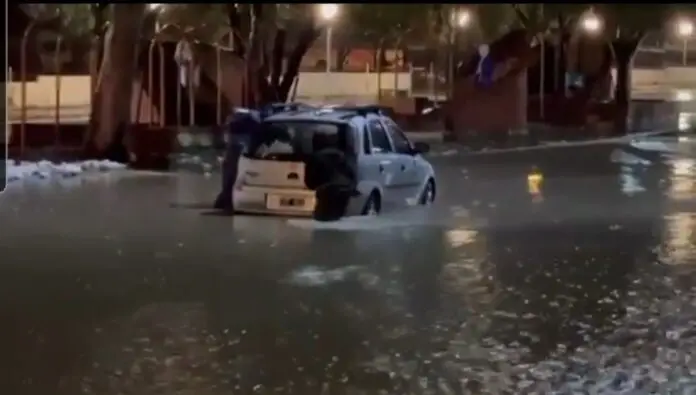 TEMPORAL AZOTA COMODORO RIVADAVIA Y DEJA CALLES ANEGADAS Y DESBORDADAS
