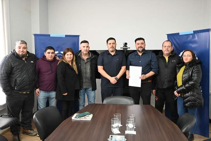 Salud firmó convenio con la Asociación de Futbol de los Barrios