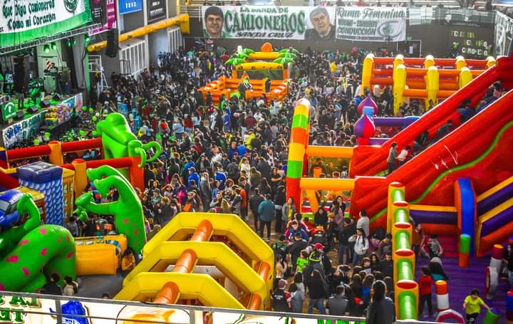CAMIONEROS REALIZÓ UN MEGA FESTEJO DEL DÍA DEL NIÑO EN EL BOXING