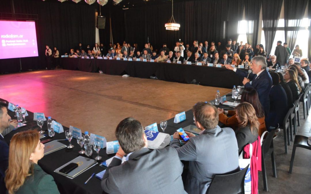 Pablo Grasso y otros 100 intendentes alertan sobre la crisis que genera la actual situación económica