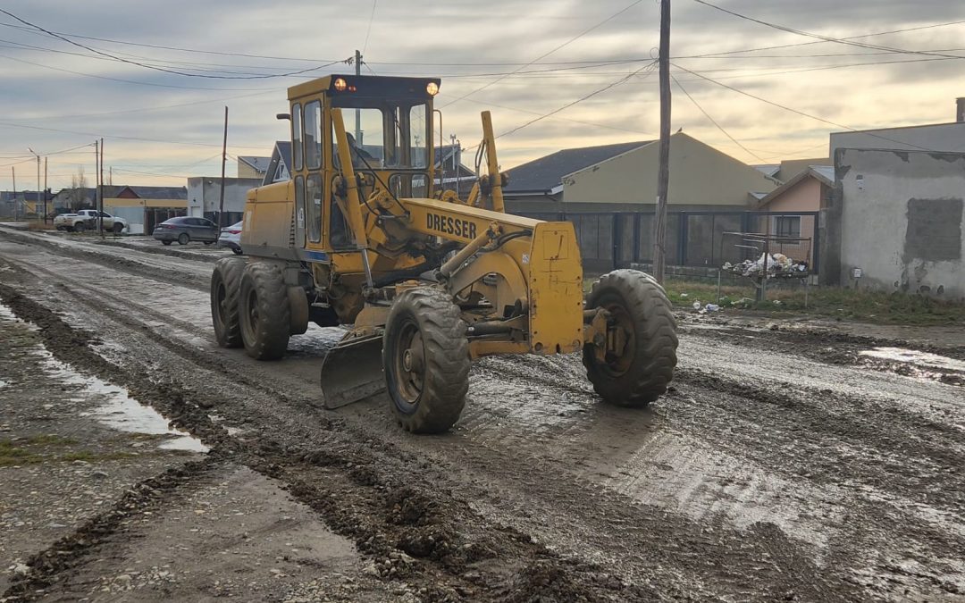 El municipio trabaja en las calles de los barrios de la ciudad para mejorar accesos