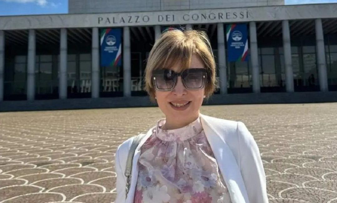 La nieta de Mussolini abandonó el partido de Giorgia Meloni por considerarlo «demasiado extremista»