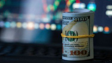El dólar blue sigue en bajando. este jueves cerró a $ 1.215