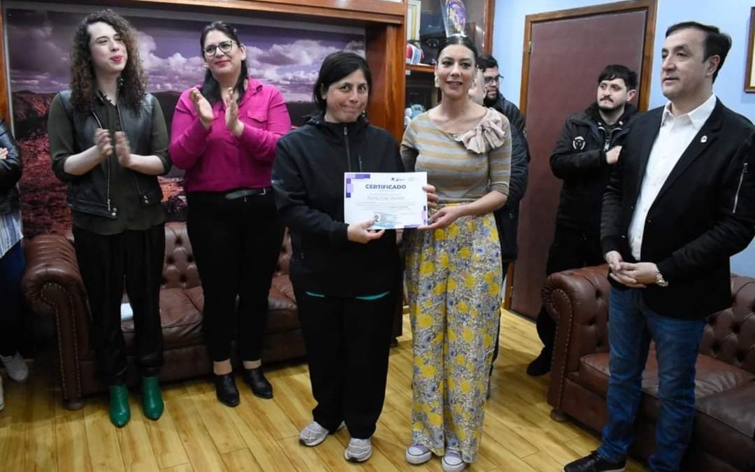 Entrega de licencias a choferesas en el marco del programa “Las Mujeres Conducen”