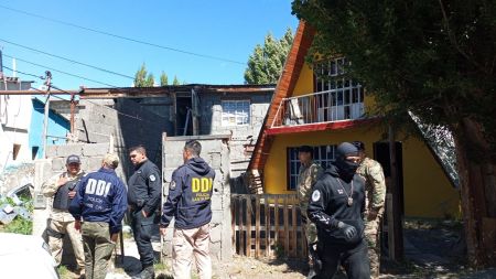 Aberrante hecho: Allanamiento y detención por la muerte de un bebé en Perito Moreno