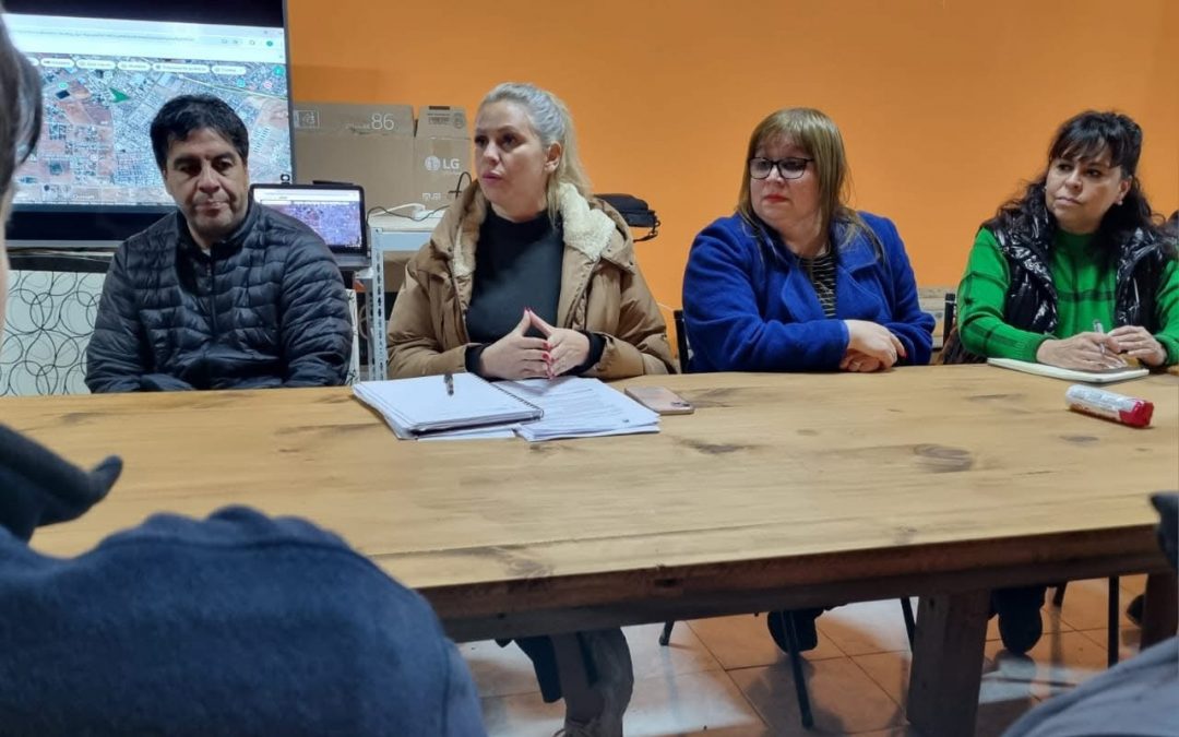 VECINOS DEL BARRIO LOS ARRABALES DESTACAN RESPUESTA DEL MUNICIPIO EN LAS CALLES Y PROPONEN MÁS ESPACIOS COMUNITARIOS