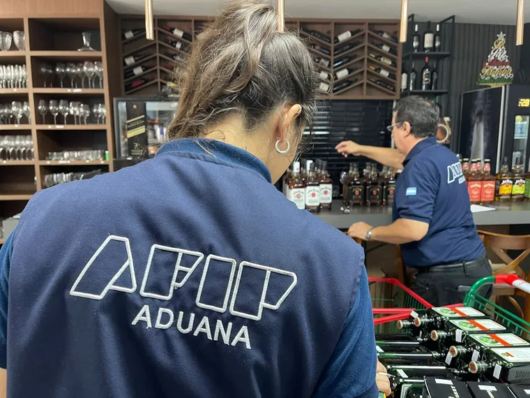 Secuestraron más de 20 mil celulares escondidos en un contenedor