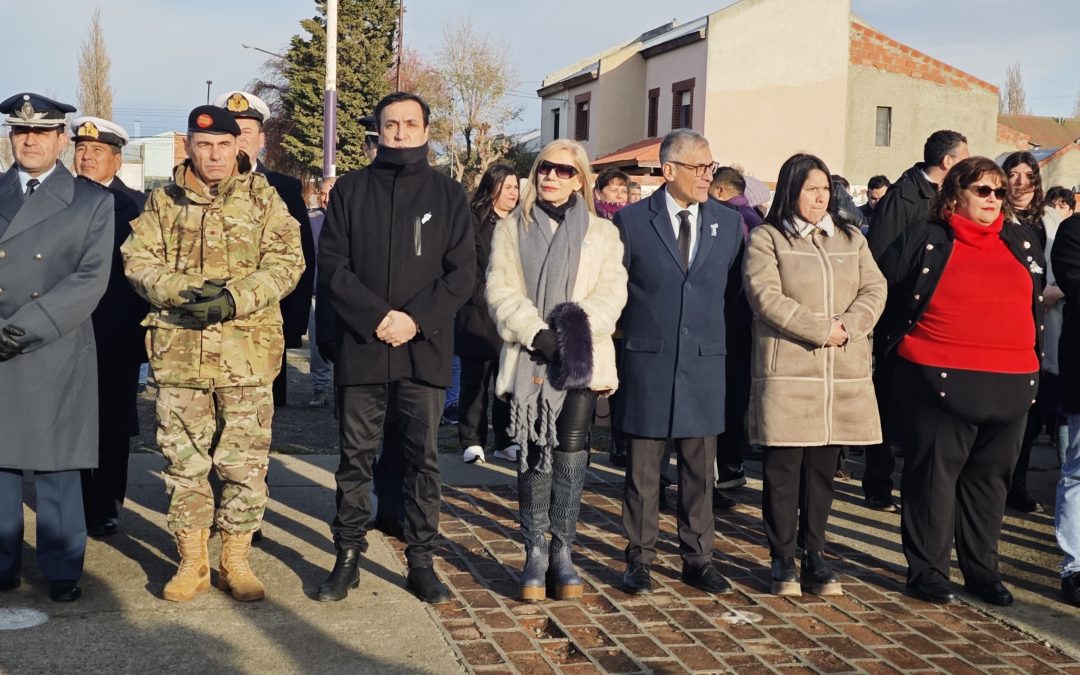 En el Día de la Bandera Grasso anunció 60 millones de pesos para colaborar con 24 escuelas de Río Gallegos