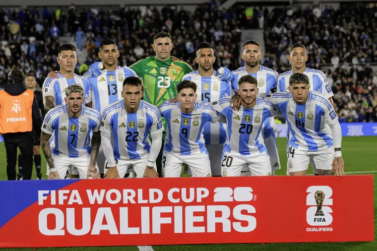 ESTA NOCHE JUEGA LA SELECCIÓN ARGENTINA VS CHILE EN SANTIAGO POR LAS ELIMINATORIAS. HORA, TV Y FORMACIONES
