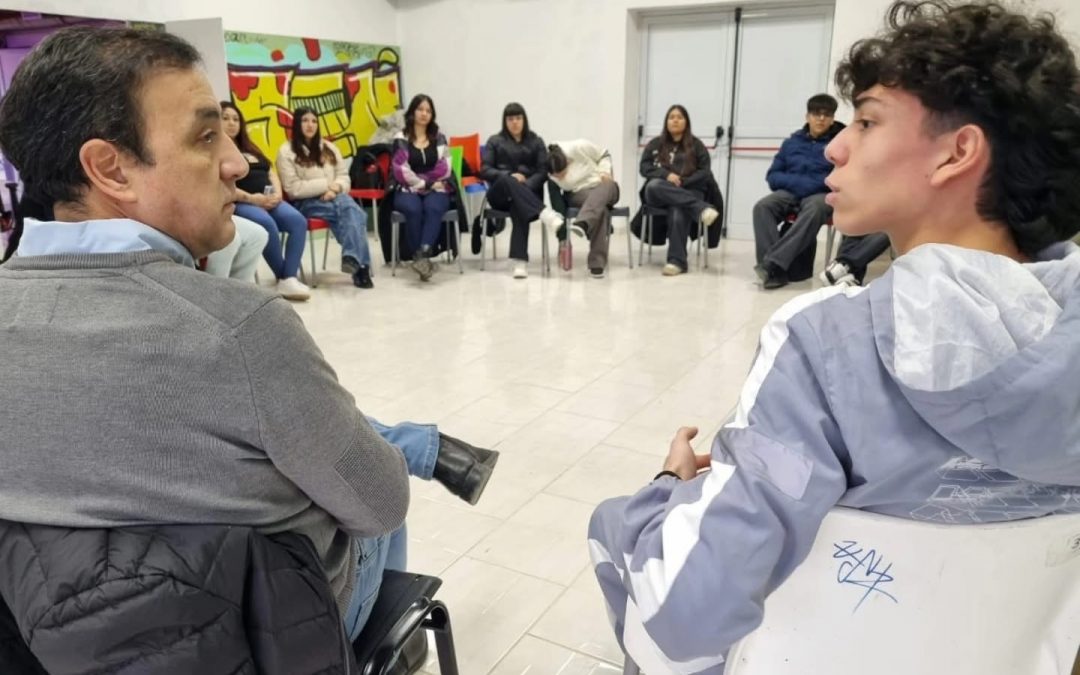 PABLO GRASSO SE REUNIÓ Y ESCUCHÓ A LOS CHICOS EN CASA DE LA JUVENTUD