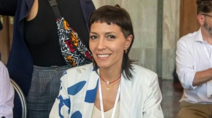 Mayra Mendoza se tatuó una tobillera en apoyo a Cristina