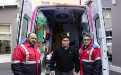 Claudio Vidal entregó nuevas ambulancias a Puerto Santa Cruz y Gobernador Gregores