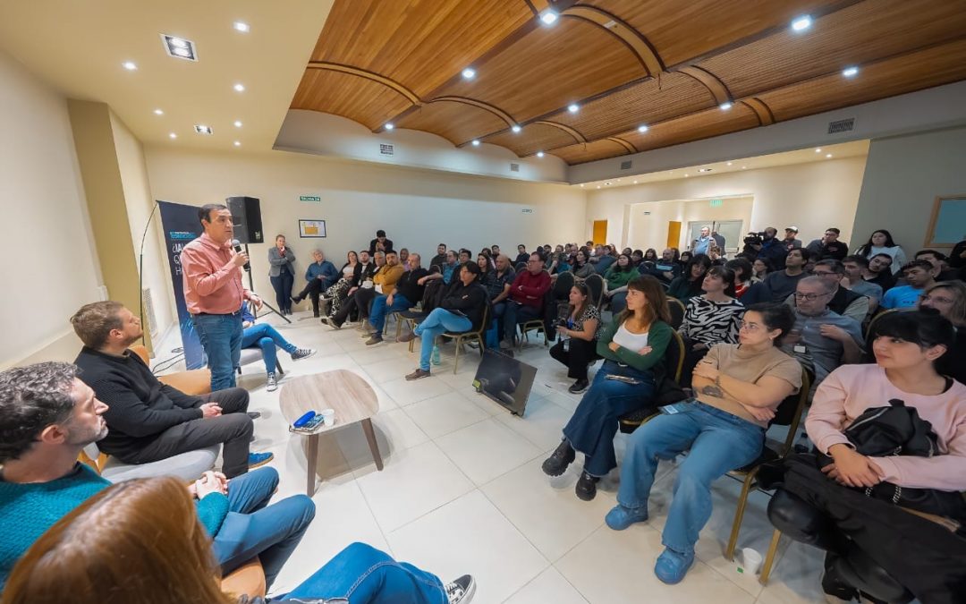 Con una amplia participación, el Municipio de Río Gallegos reunió a medios y periodistas en el primer foro provincial sobre Inteligencia Artificial