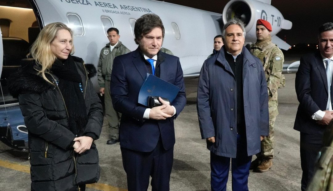 El gobernador Llaryora aumentará 84% las jubilaciones mínimas. Las pagará con fondos de Nación y expone a Milei con el gesto