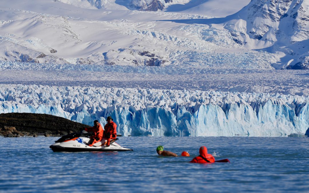 El Winter Swimming World Cup 2025 tuvo su primera jornada de competencia frente al Glaciar Perito Moreno