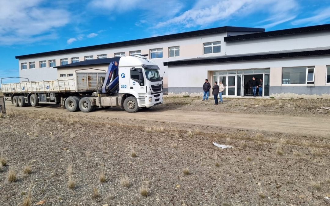 Municipio colabora con el Industrial 6 para la reparación de la Capilla de Lago del Desierto