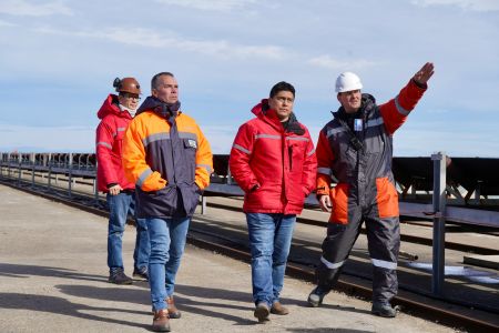 Después de muchos años vuelve a salir carbón desde Punta Loyola: El gobernador Vidal acompañó el inicio de la operación junto a YCRT