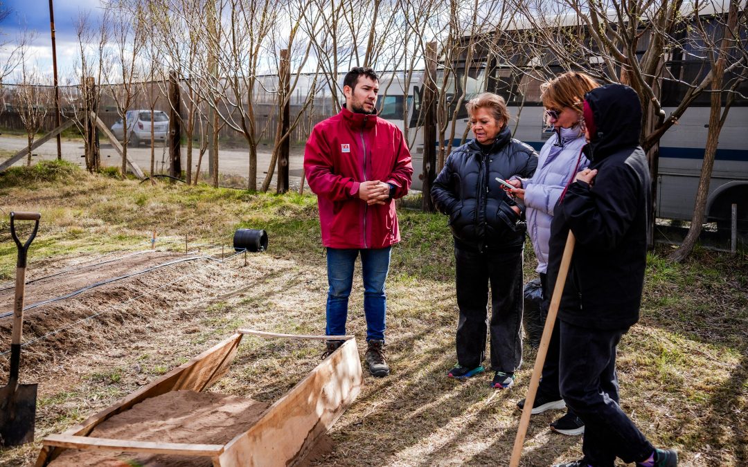 Con una gran participación de vecinos, inició la segunda etapa del ciclo “Huertas e Introducción a la Jardinería” que brinda el INTA y la Escuela de Oficios