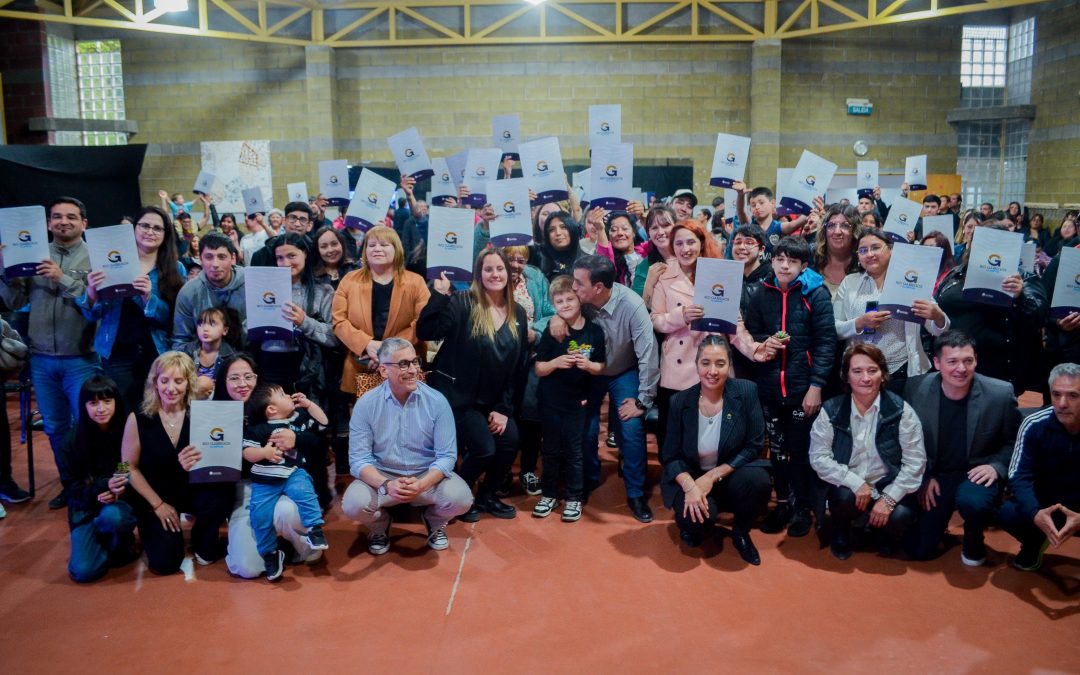 Pablo Grasso encabezó la entrega de terrenos a 45 familias de Río Gallegos: “No puede haber vecinos de primera y segunda, todos deben tener las mismas oportunidades”