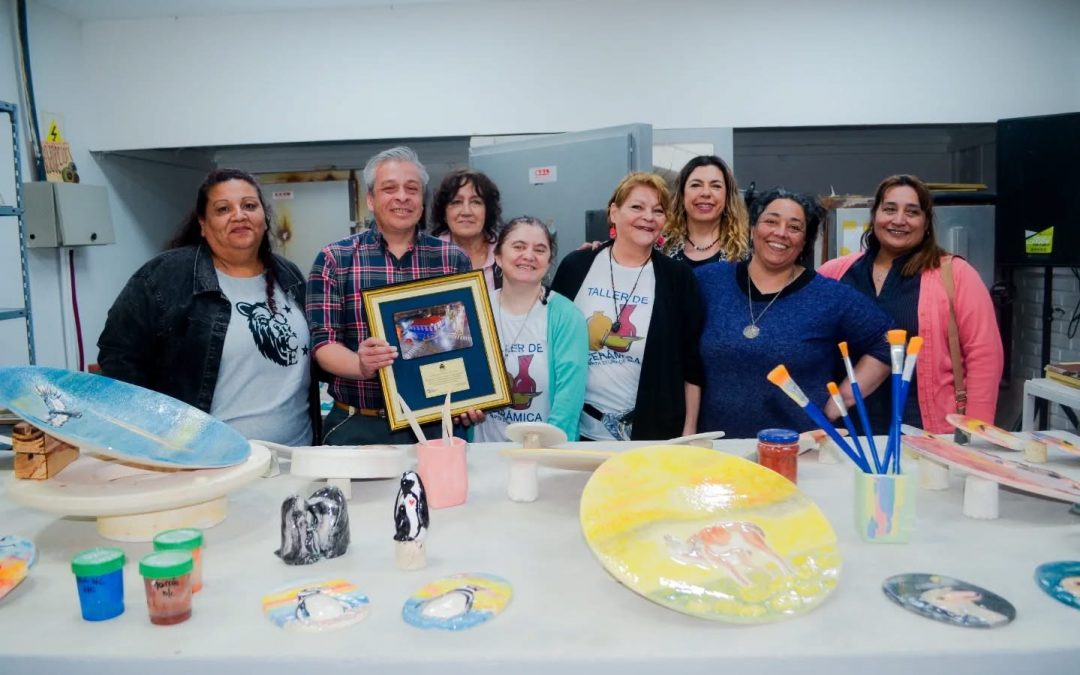 Con presencia de autoridades y artistas locales, el Taller Municipal de Cerámica de Río Gallegos festejó sus 44 años de historia