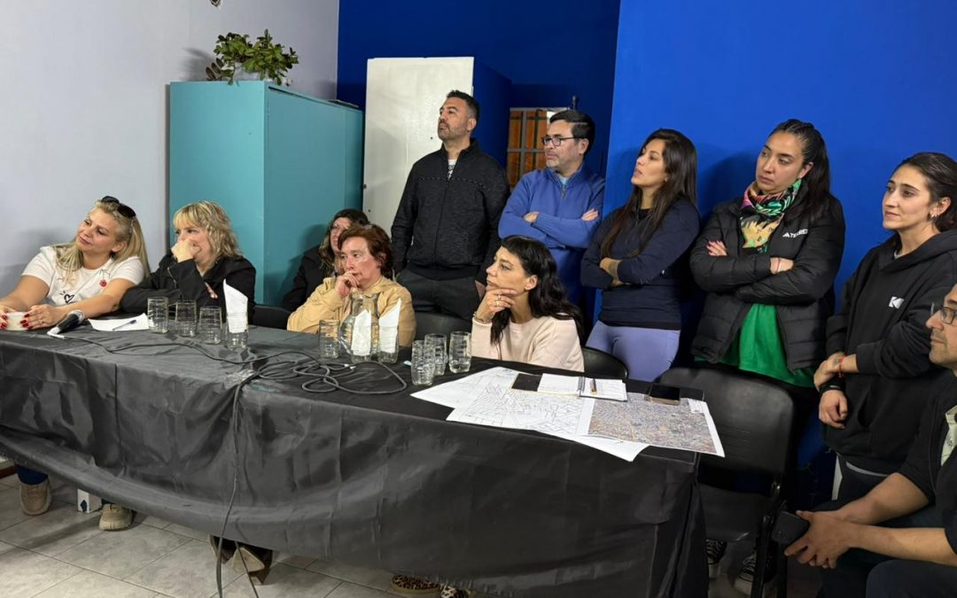 Todo el gabinete municipal estuvo cara a cara con vecinos y vecinas del barrio Del Carmen