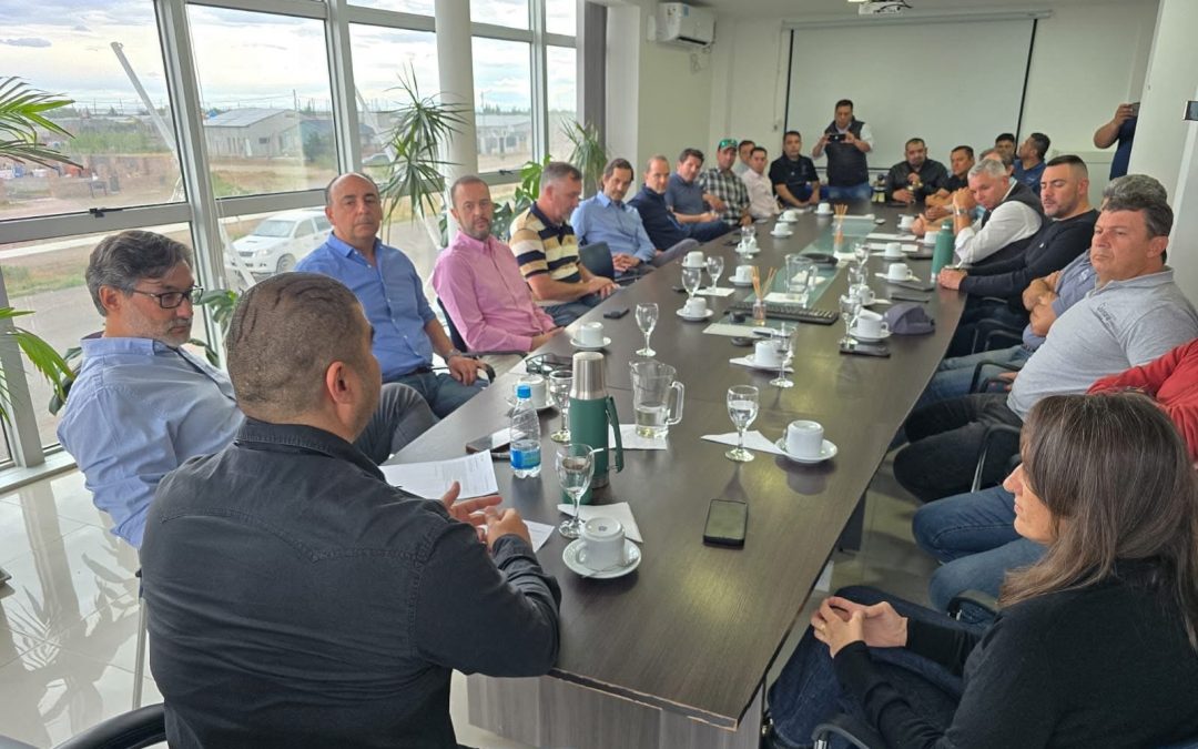 Güenchenen encabezó reunión clave para reactivar la actividad petrolera en zona norte