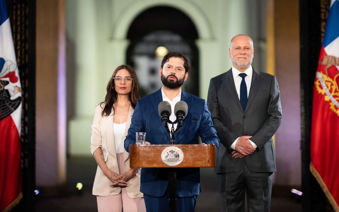 Gabriel Boric felicitó a Jara y Kats, los candidatos que van al al balotaje en Chile