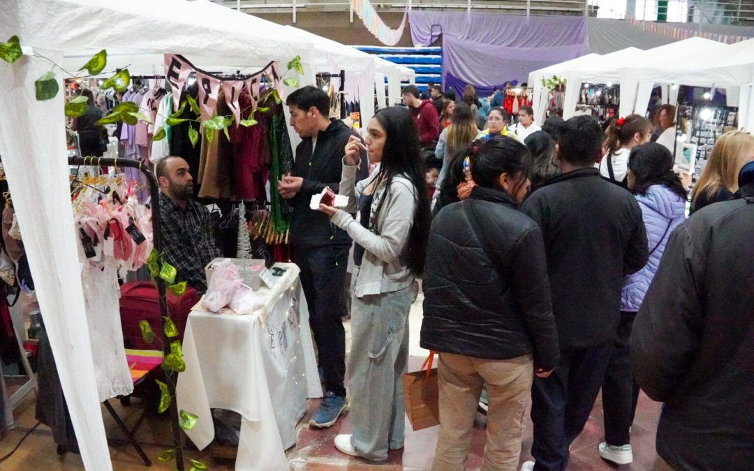 La Noche de las Ferias tuvo un comienzo multitudinario en el Boxing Club