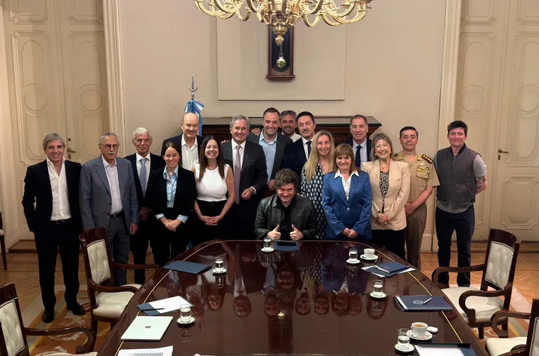 Javier Milei dio vía libre a sus ministros para vacacionar en el exterior desde este verano