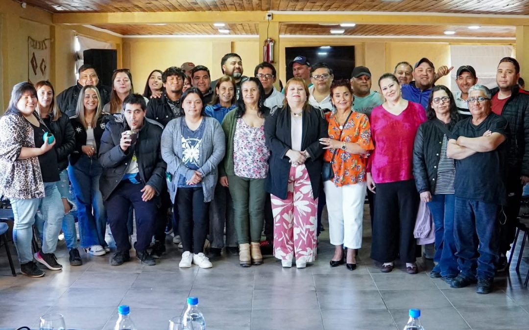 El Municipio de Río Gallegos coordina junto a las Juntas Vecinales el encendido del árbol navideño