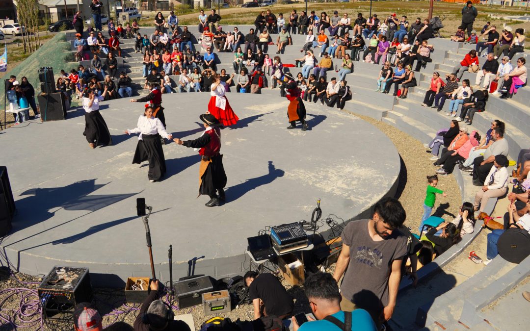 Día de la Tradición en el Anfiteatro de la Laguna Ortiz: La comunidad celebró con artistas locales y agrupaciones gauchas