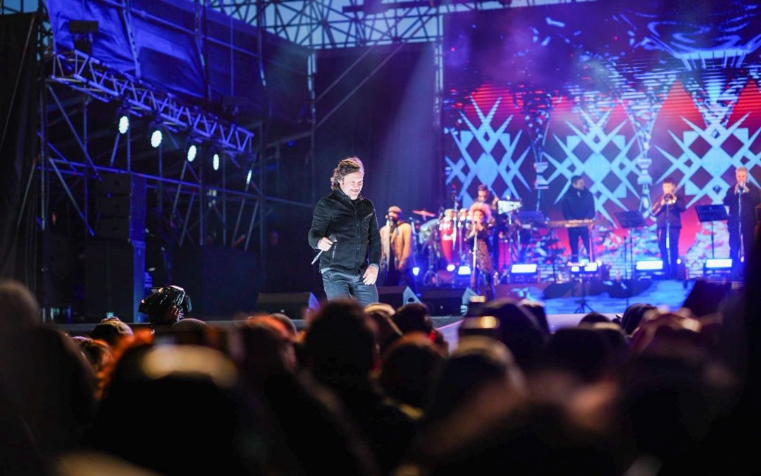 Diego Torres unió generaciones en el Festival Aniversario de Río Gallegos