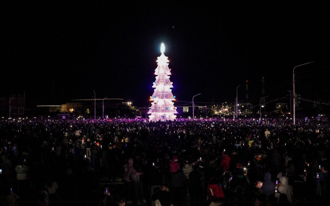 Río Gallegos realizó el tradicional encendido del Arbolito en la Rotonda Samoré