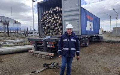 Arribó a Río Gallegos un cargamento de 650 postes para reforzar la red eléctrica provincial