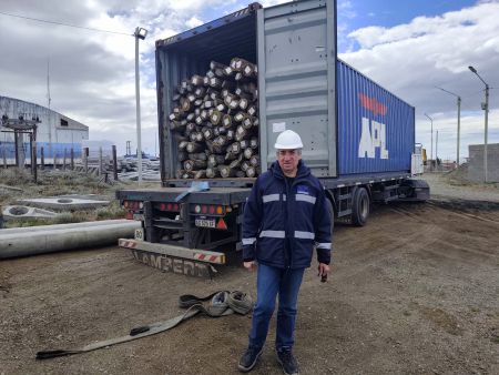 Arribó a Río Gallegos un cargamento de 650 postes para reforzar la red eléctrica provincial