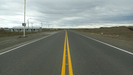 Vialidad Provincial realiza demarcación horizontal sobre la Ruta Provincial N°53