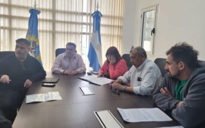 El IDUV firmó el inicio de obras de viviendas en cuatro localidades de Santa Cruz