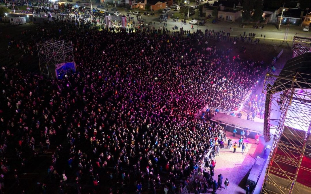 Lázaro y El Mago protagonizaron una noche inolvidable en el Festival Aniversario de Río Gallegos