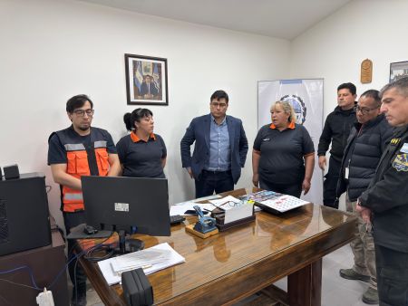 El gobernador Vidal encabezó una reunión para coordinar el operativo por el incendio en El Chaltén